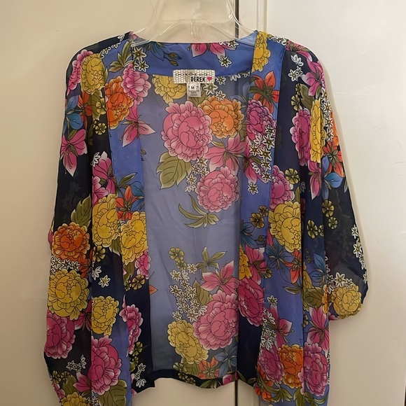 ✨☀️Beautiful floral shawl/coverup size M☀️✨ - Picture 1 of 5